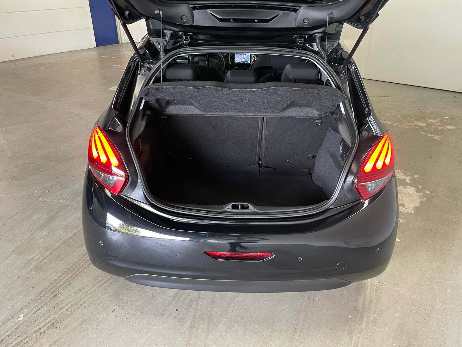 Peugeot 208 1,5 BlueHDi 100 Privé