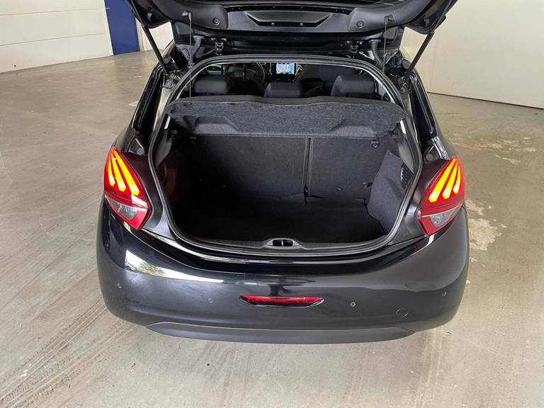 Peugeot 208 1,5 BlueHDi 100 Privé