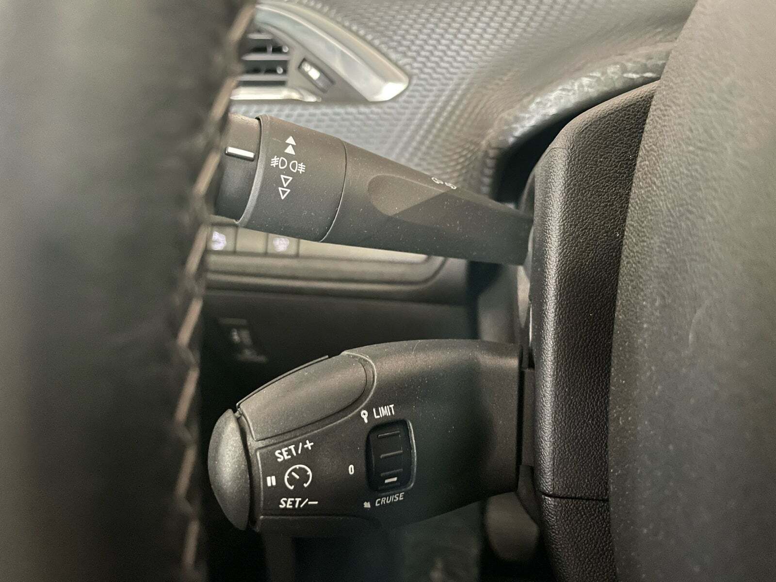 Sort Peugeot 208 fra 2019