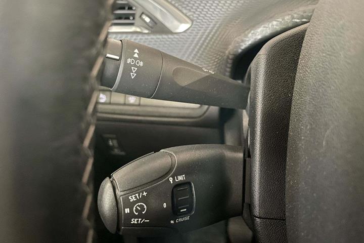 Sort Peugeot 208 fra 2019