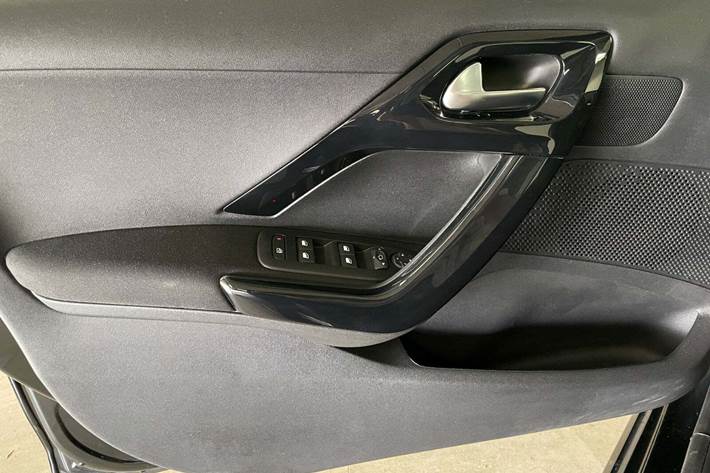 Sort Peugeot 208 fra 2019