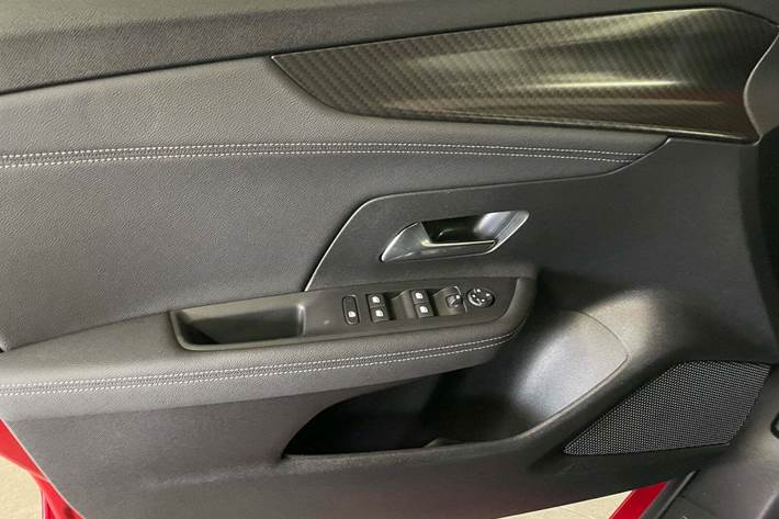 Rød Opel Mokka-e fra 2023