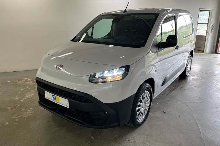 Hvid Toyota ProAce City fra 2025