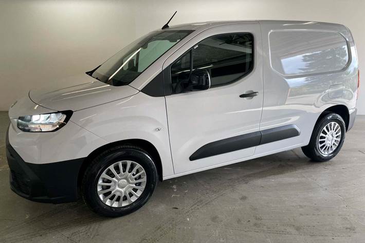 Hvid Toyota ProAce City fra 2025