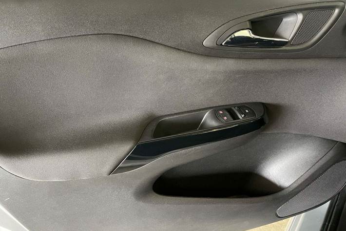 Sølv Opel Corsa fra 2019