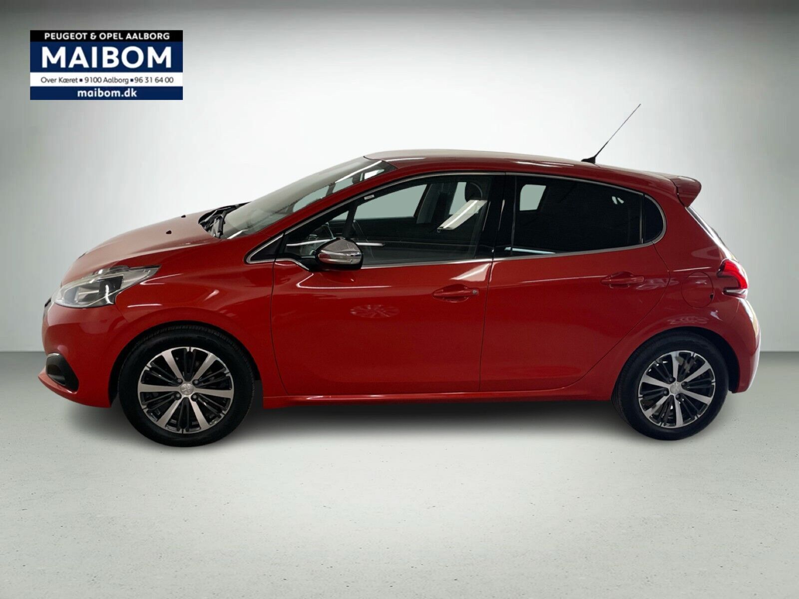 Orange Peugeot 208 fra 2018 set udefra