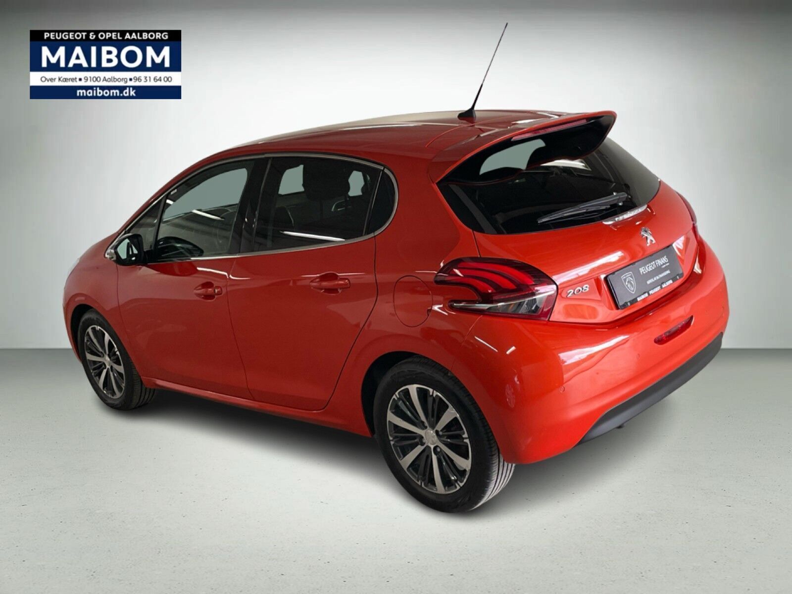 Orange Peugeot 208 fra 2018 set udefra