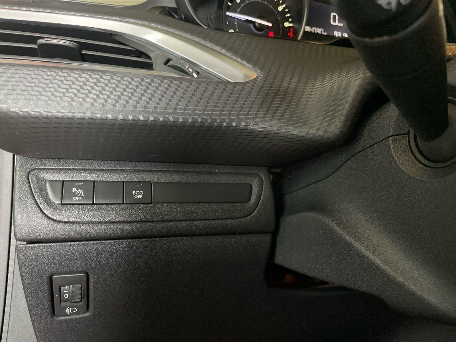 Orange Peugeot 208 fra 2018