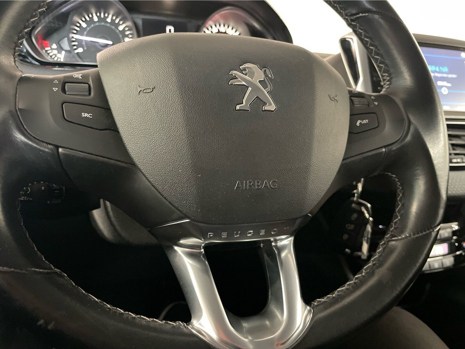 Orange Peugeot 208 fra 2018