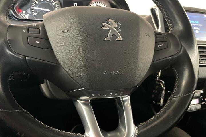 Orange Peugeot 208 fra 2018