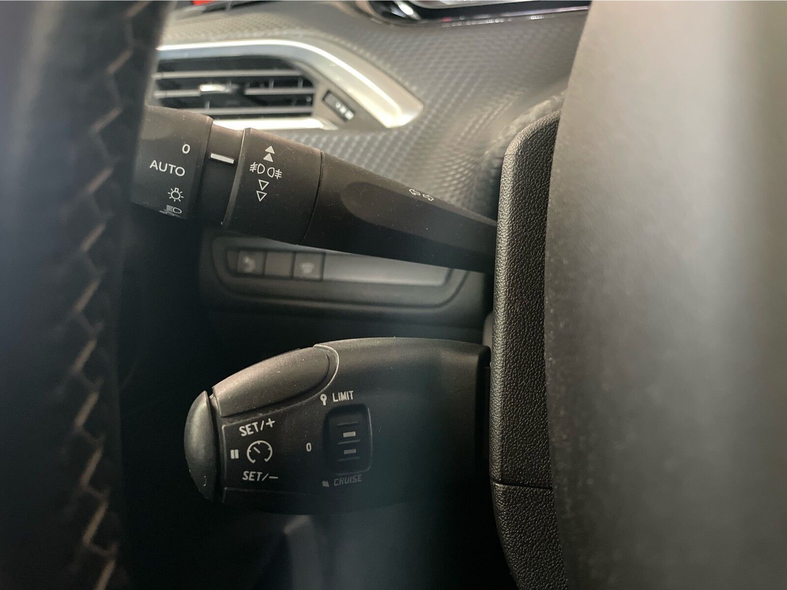 Orange Peugeot 208 fra 2018