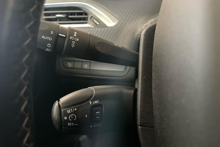 Orange Peugeot 208 fra 2018