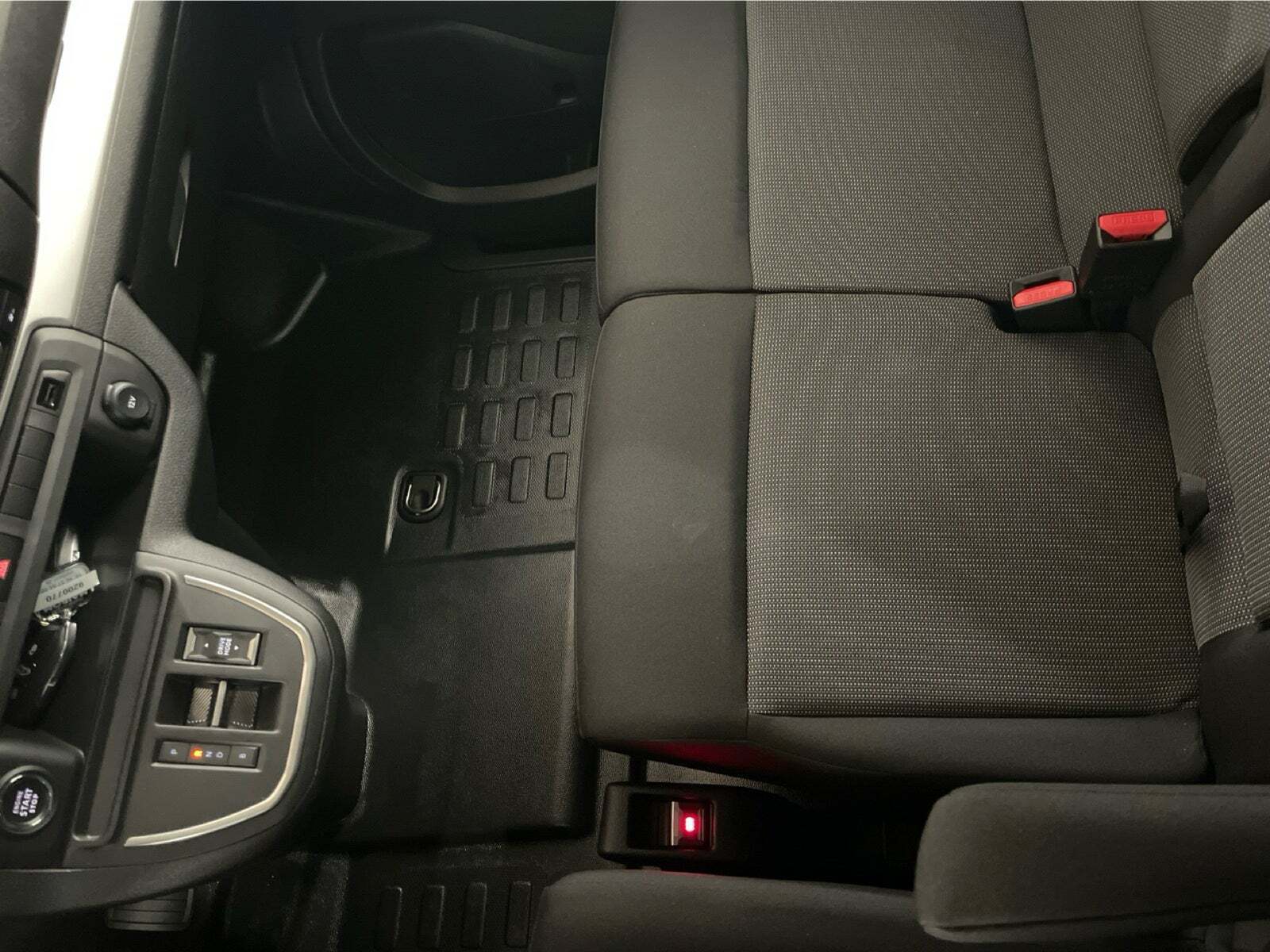 Hvid Peugeot e-Expert fra 2023