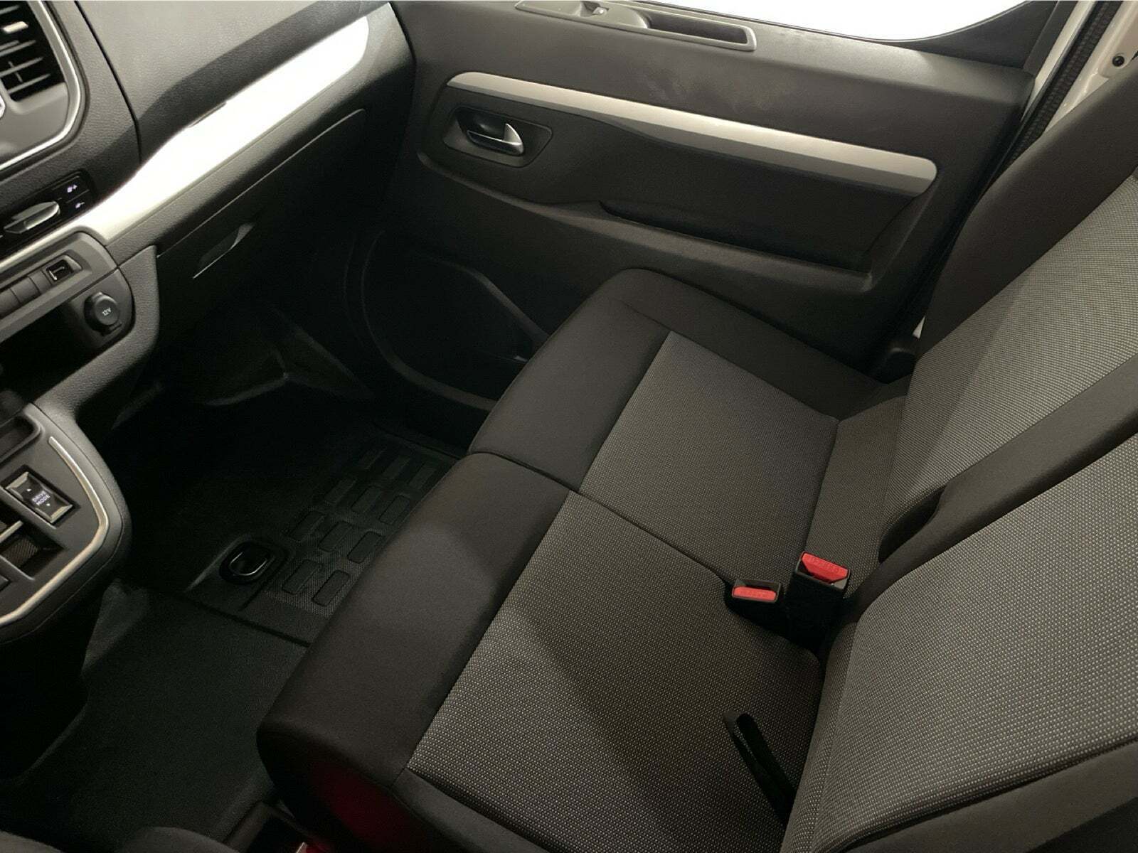 Hvid Opel Vivaro-e fra 2023