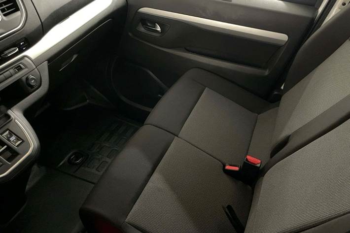 Hvid Opel Vivaro-e fra 2023