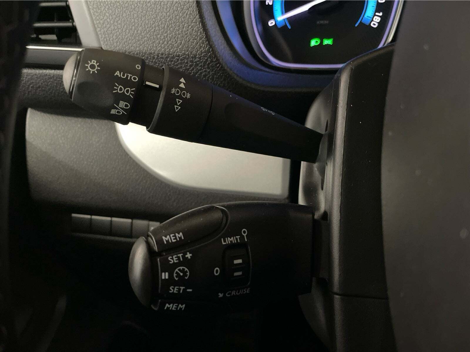 Hvid Opel Vivaro-e fra 2023