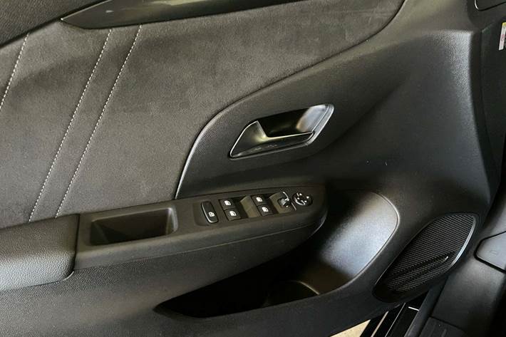 Sort Opel Corsa-e fra 2024