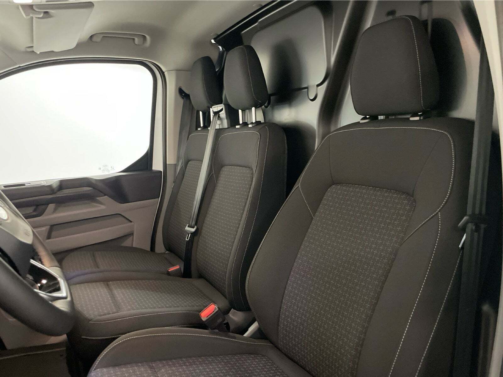 Hvid Ford E-Transit Custom 320 L1 fra 2025