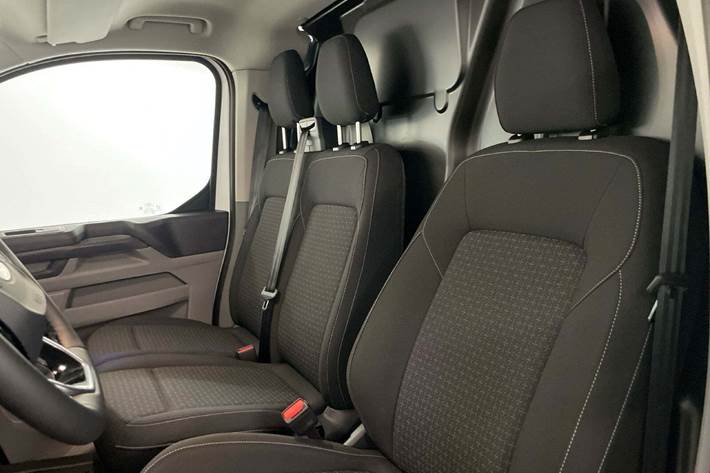 Hvid Ford E-Transit Custom 320 L1 fra 2025