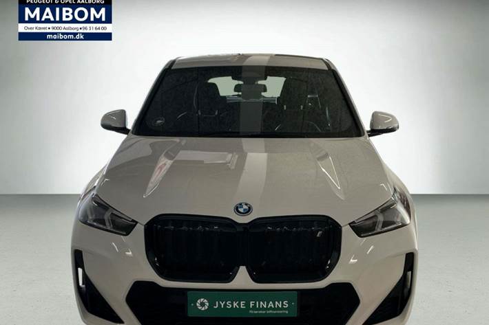 Hvid BMW iX1 fra 2023