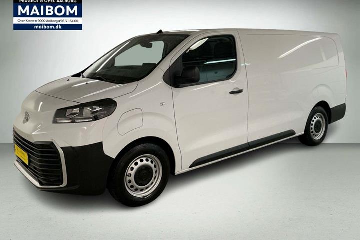 Hvid Toyota ProAce fra 2025 set udefra