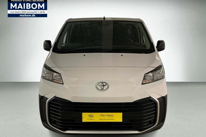 Hvid Toyota ProAce fra 2025