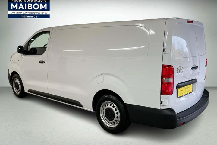 Hvid Toyota ProAce fra 2025