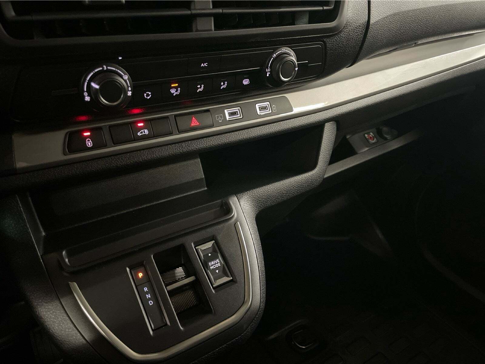 Hvid Toyota ProAce fra 2025
