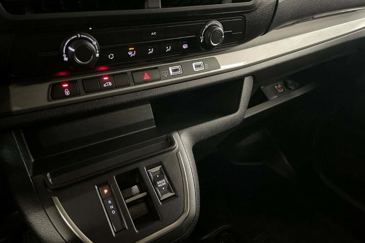 Hvid Toyota ProAce fra 2025