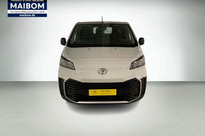 Hvid Toyota ProAce fra 2025