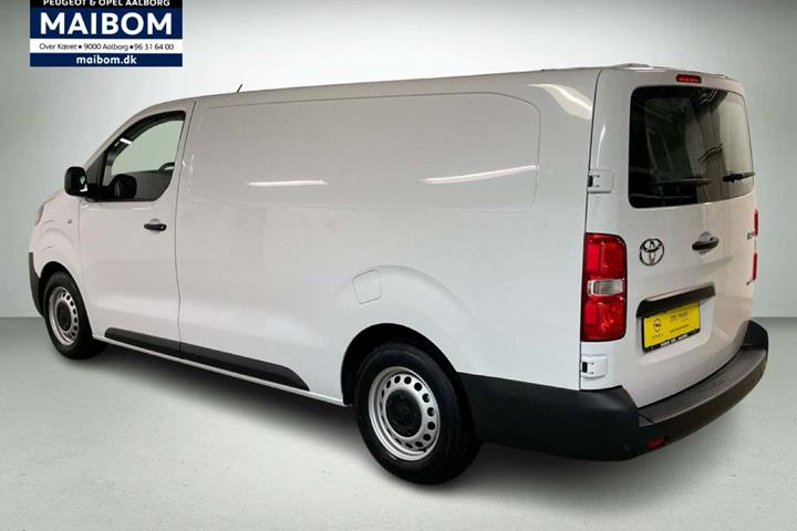 Hvid Toyota ProAce fra 2025