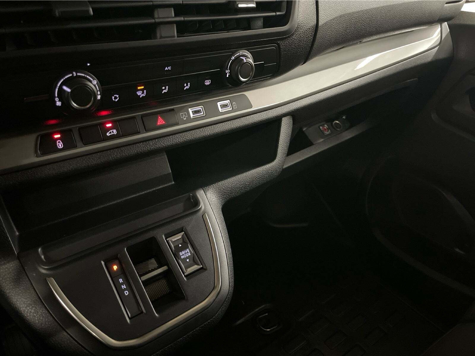 Hvid Toyota ProAce fra 2025