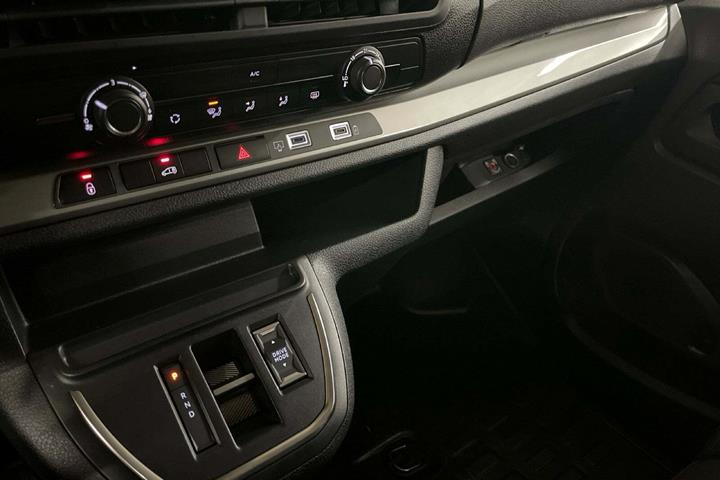 Hvid Toyota ProAce fra 2025