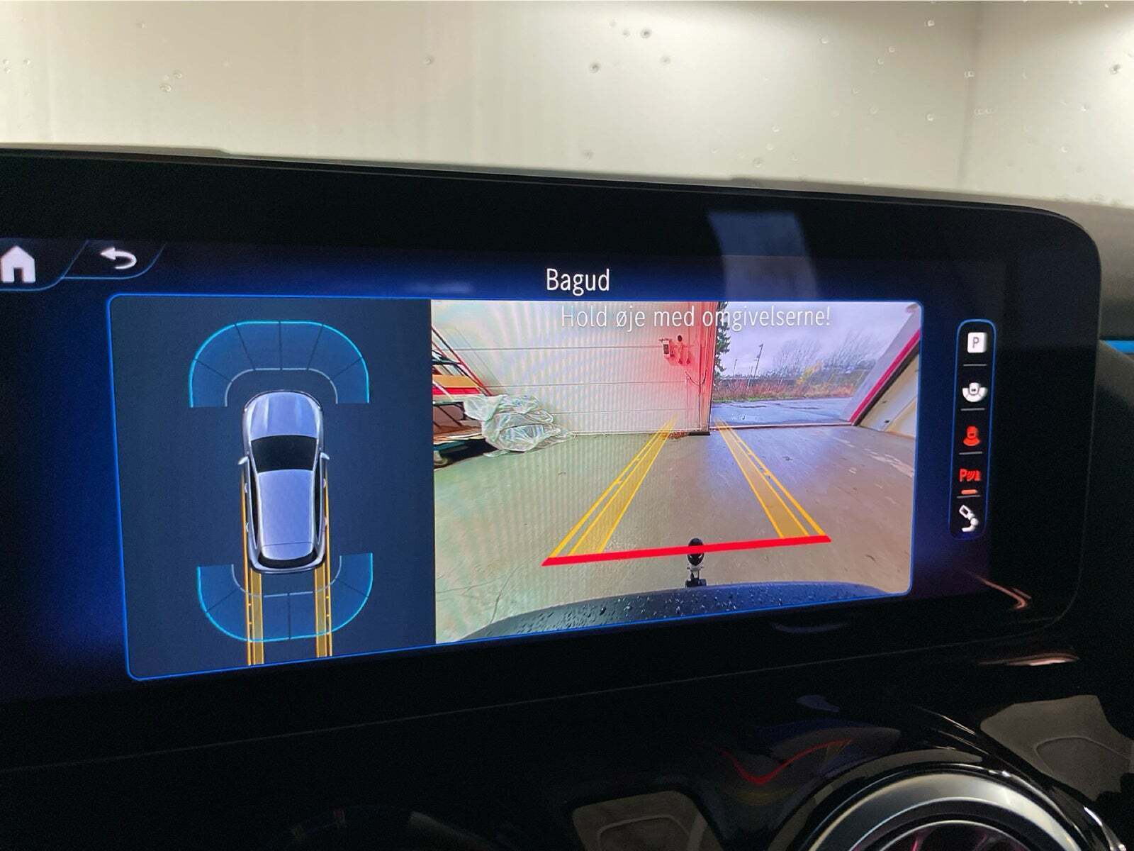 Hvid Mercedes EQA300 fra 2024