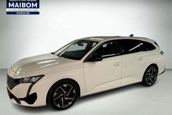 Hvid Peugeot 308 fra 2022 set udefra