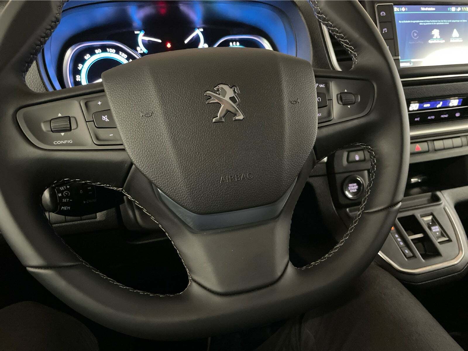 Hvid Peugeot e-Expert fra 2023