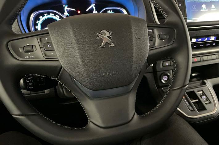 Hvid Peugeot e-Expert fra 2023