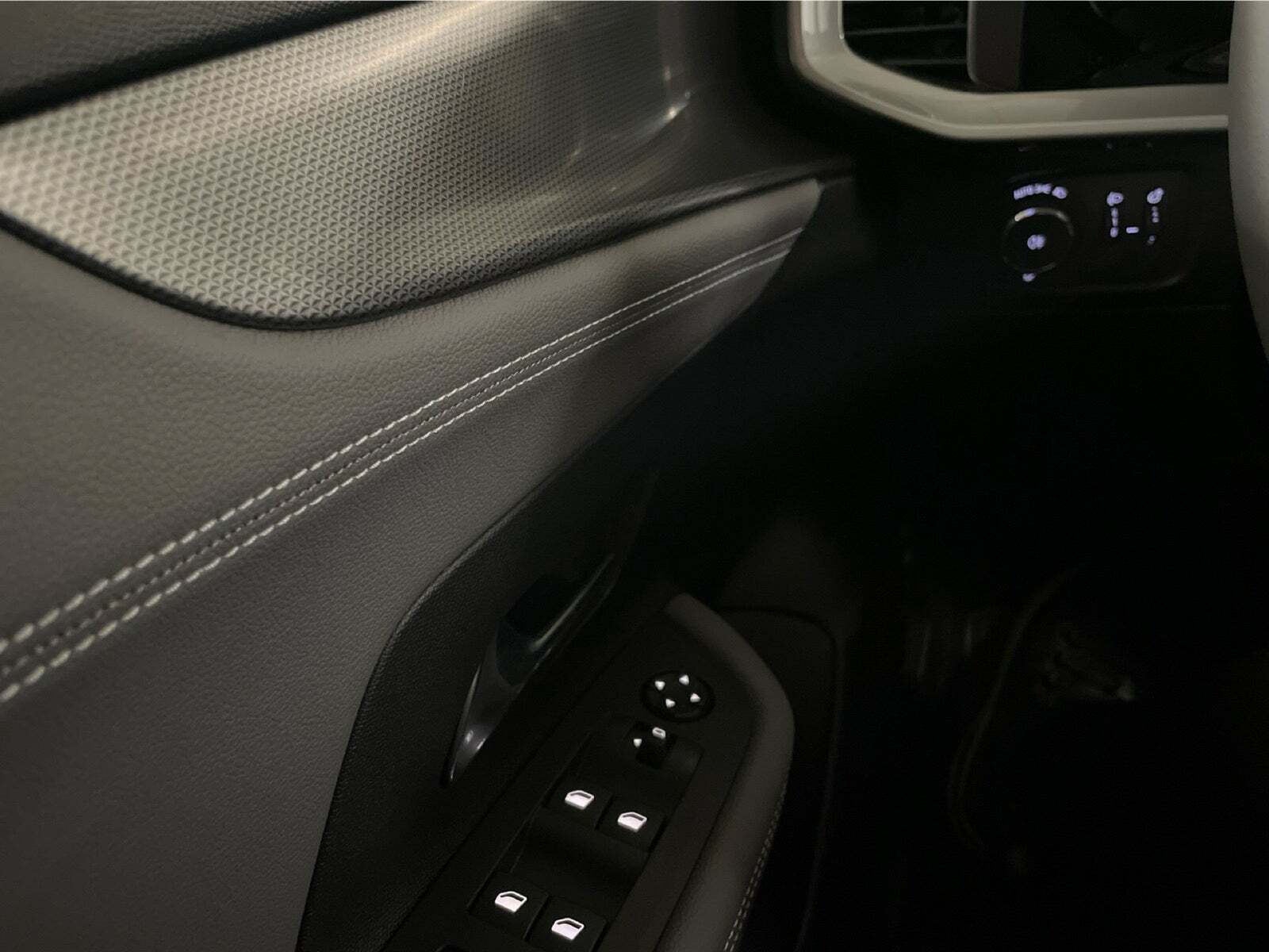 Sort Opel Mokka-e fra 2023