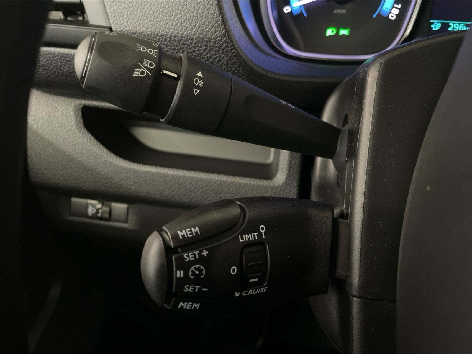 Hvid Peugeot e-Expert fra 2024