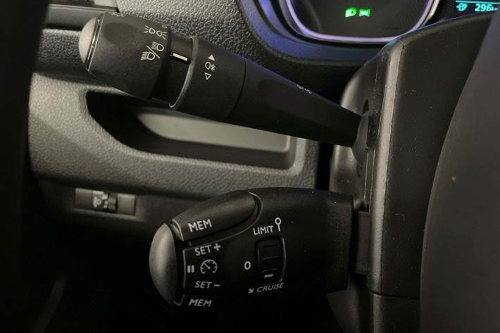 Hvid Peugeot e-Expert fra 2024