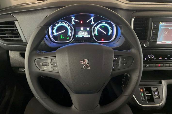 Hvid Peugeot e-Expert fra 2024