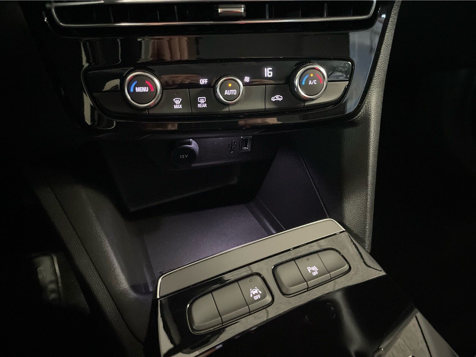 Sort Opel Mokka-e fra 2023