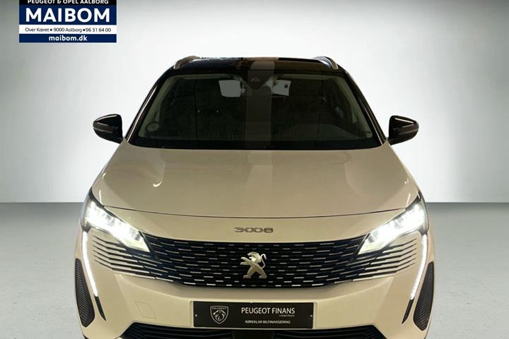 Hvid Peugeot 3008 fra 2020 set udefra