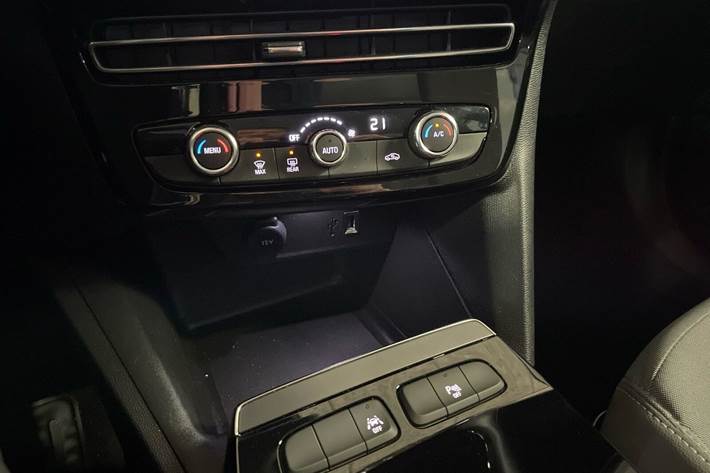 Rød Opel Mokka-e fra 2023