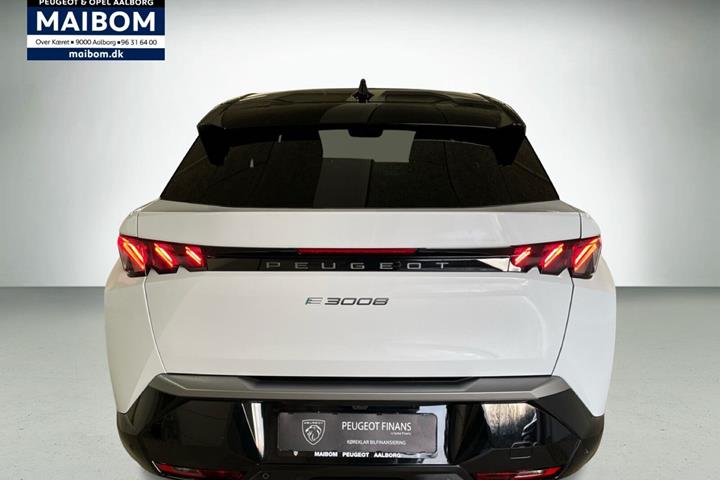 Hvid Peugeot e-3008 fra 2024