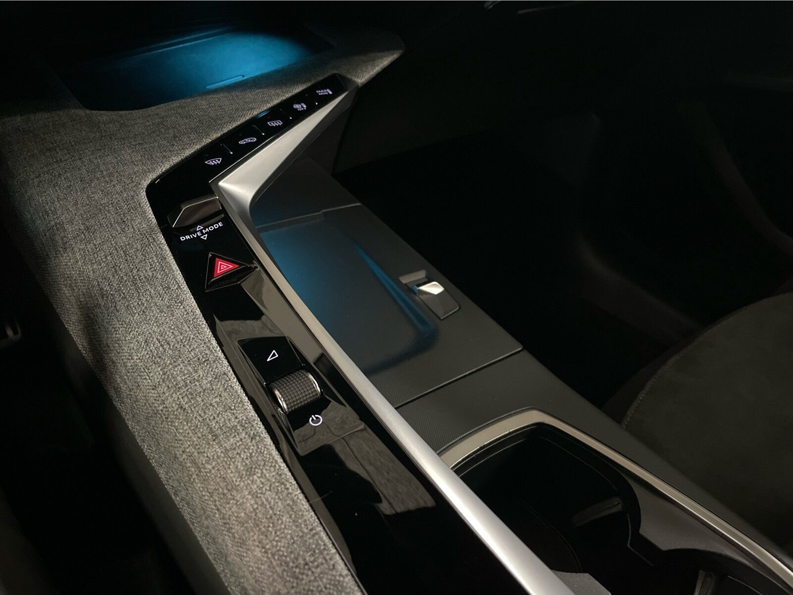 Hvid Peugeot e-3008 fra 2024