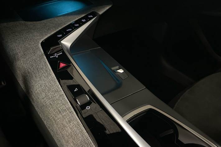 Hvid Peugeot e-3008 fra 2024