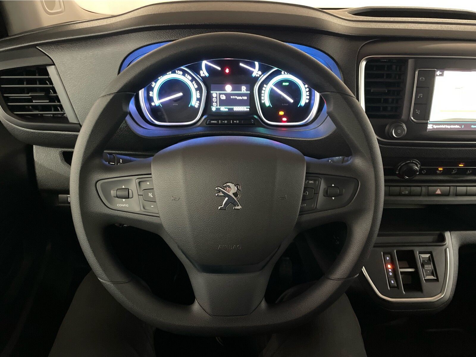 Rød Peugeot e-Expert fra 2024