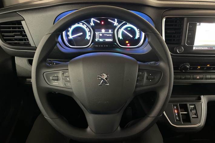 Rød Peugeot e-Expert fra 2024