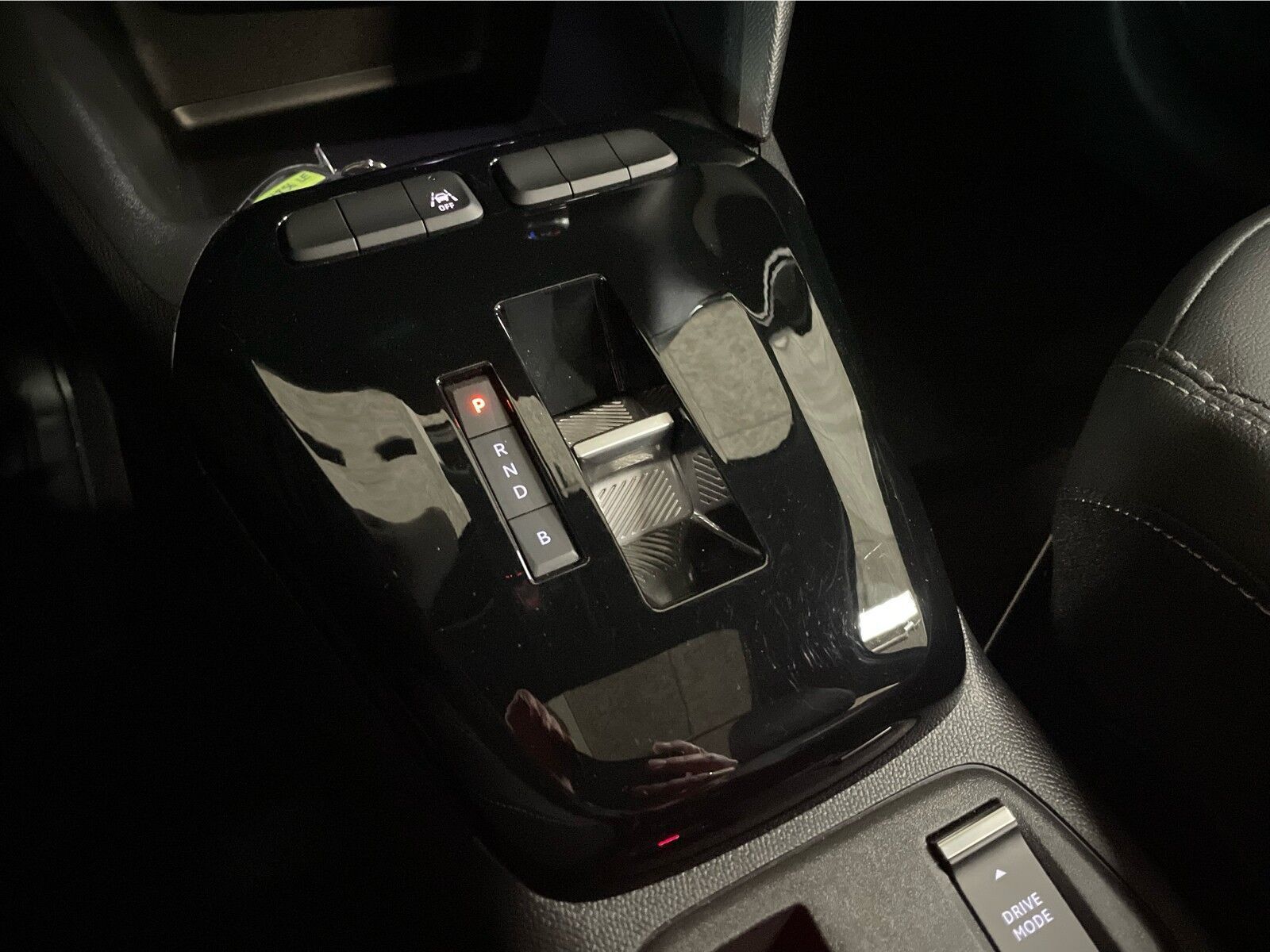 Sort Opel Corsa-e fra 2024